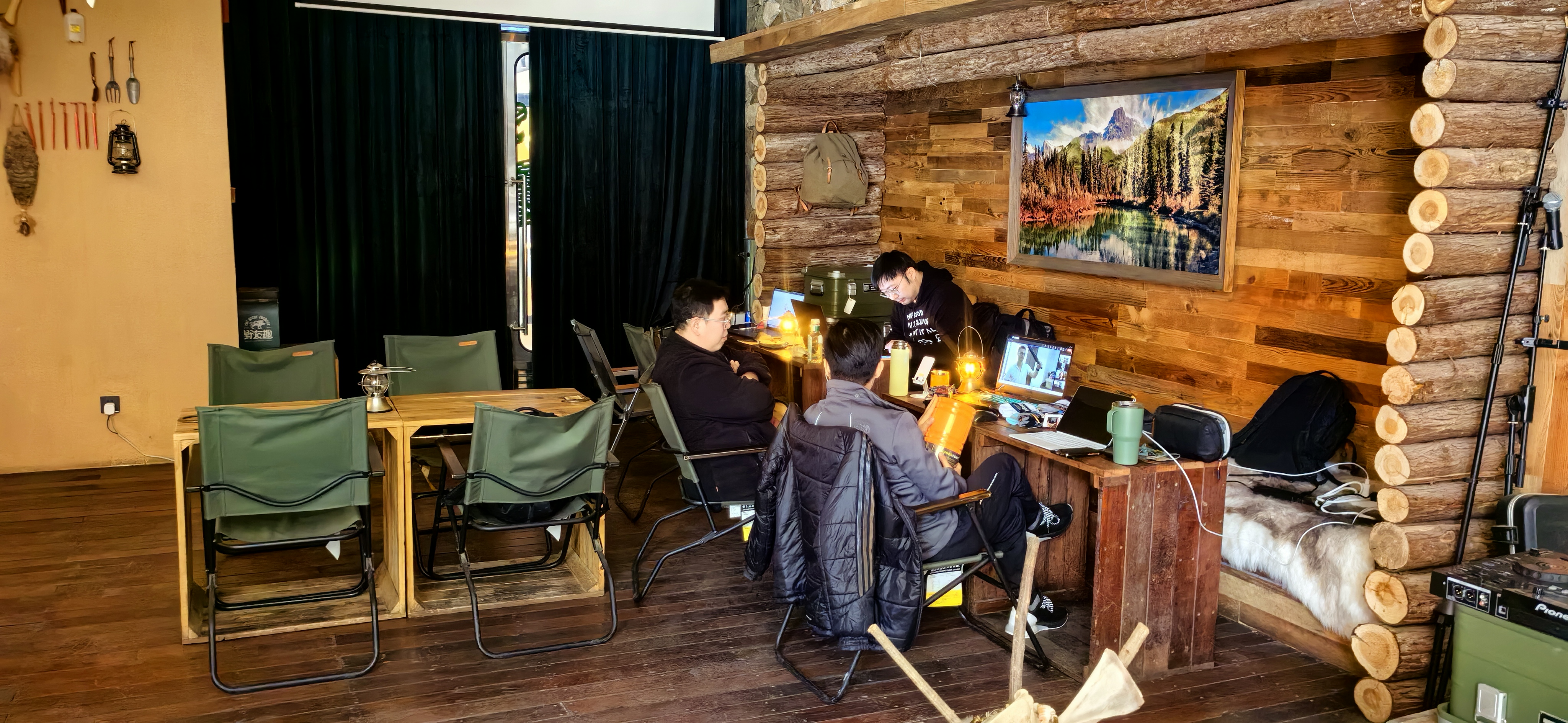 Three HOOWAY teammates working at Yeyouqu mountain lodge in Beijing